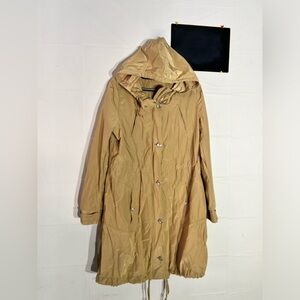 Armani exchange XL windbreaker coat
Drawstrings gold/beige
